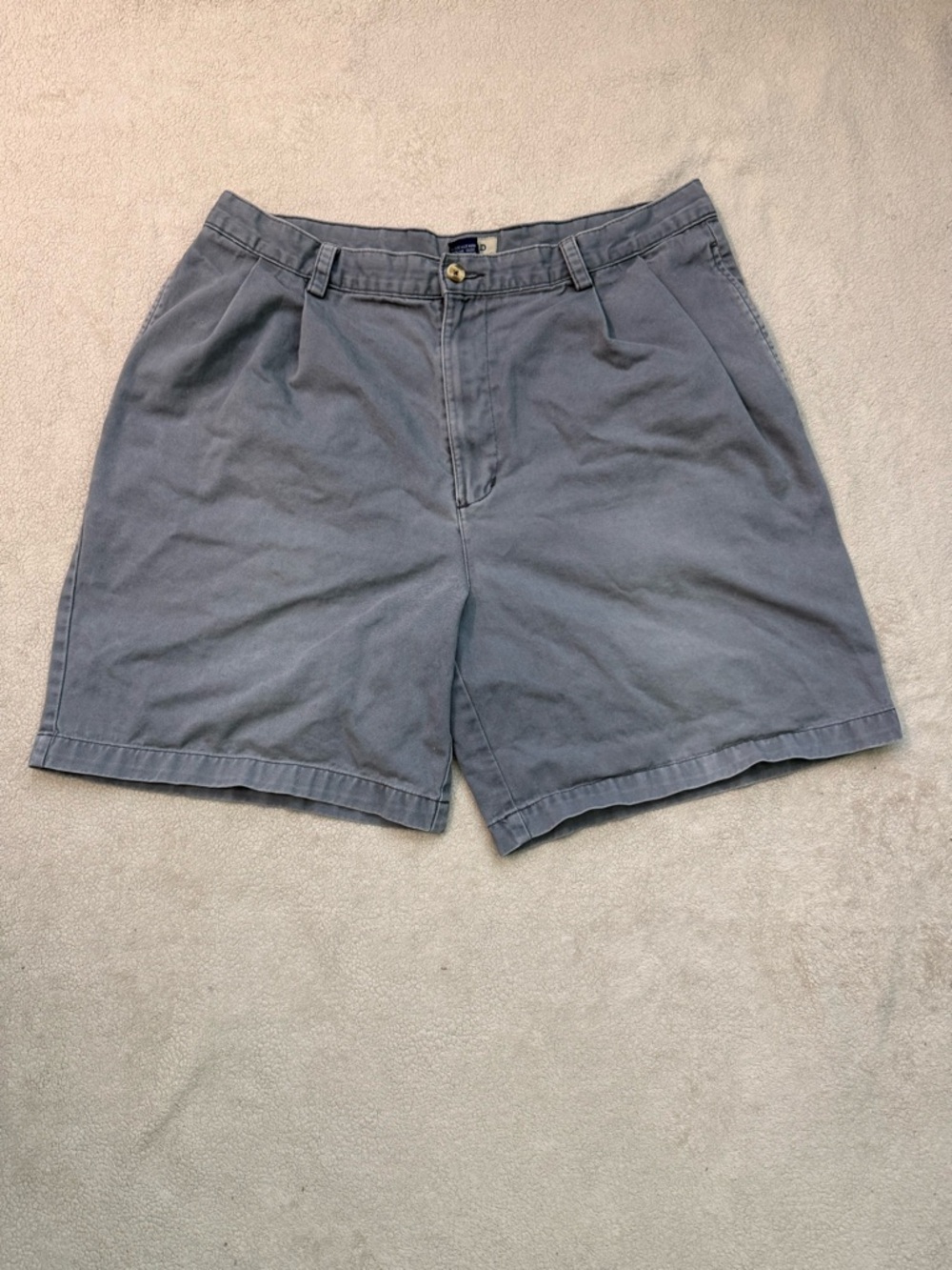 Izod Men's Slate Gray Flat-Front Shorts